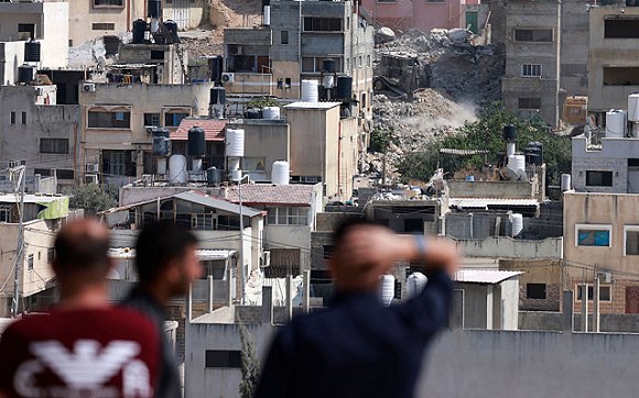 Zionist enemy continues to demolish homes in Tulkarm, Nur Shams camps