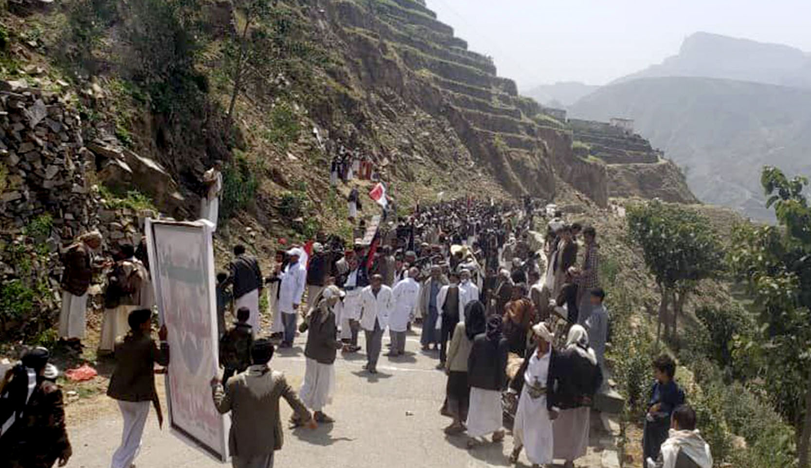 Two Popular Parades for 3,000 Fighters Graduates of Military Courses Held in Hajjah