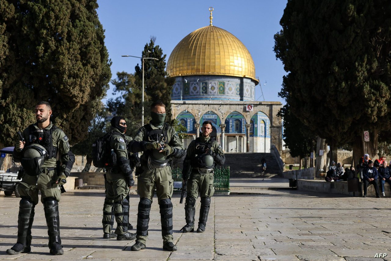 Hamas slams Israeli police for militarizing Jerusalem, restricting access to holy sites