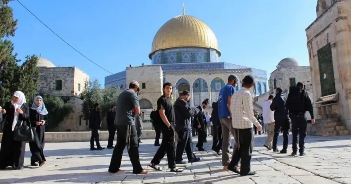 Dozens of Zionist Settlers Storm Al-Aqsa Mosque Under Heavy Security Protection