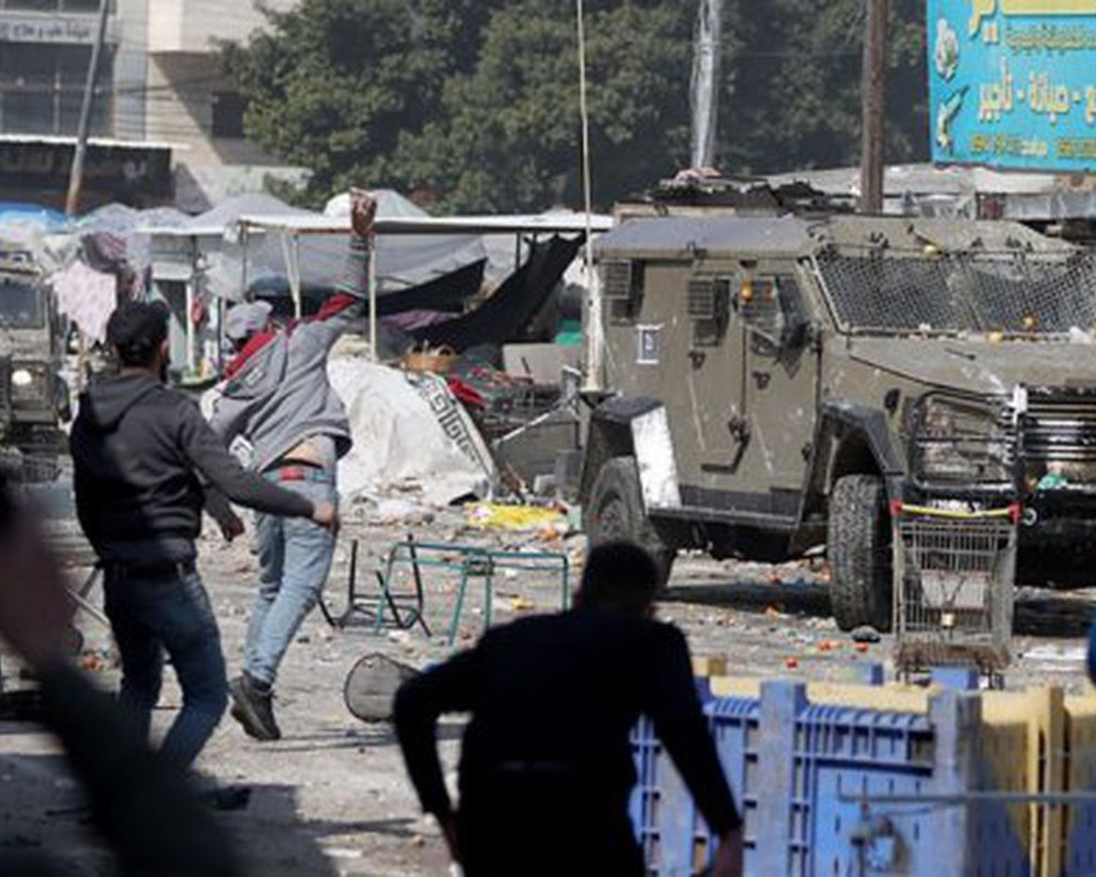 Enemy Closes Charitable Association Headquarters in Nablus, Storms UNRWA's Qalandia Institute in Occupied Al-Quds