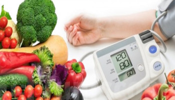 أطعمة وسوائل طبيعية تساهم في خفض ضغط الدم