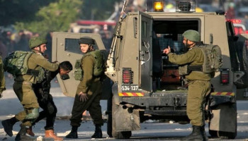 العدو الصهيوني يشن حملة اعتقالات واسعة بالضفة المحتلة تطال 30 فلسطينيًا