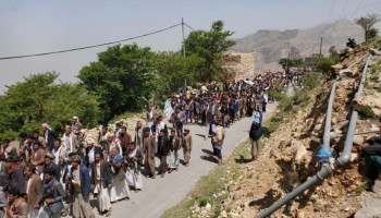 كحلان عفار بحجة تشهد عرضًا شعبيًّا لأكثر من ألفي مقاتل من خريجي الدورات العسكرية المفتوحة