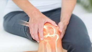 4 أطعمة قد تُفاقم آلام المفاصل: تجنّبها لصحة أفضل