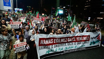 مسيرة في إسطنبول تنديداً بجرائم الإبادة والتجويع بغزة