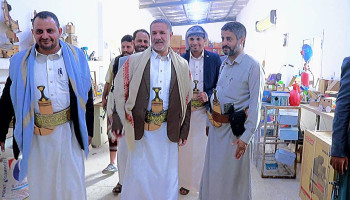 وزير الشباب ومحافظ ذمار يتفقدان مدرسة الثلايا ومكتبة البردوني