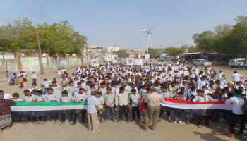 مسيرة طلابية في بيت الفقيه بالحديدة تنديداً بجرائم الإبادة والتجويع في غزة