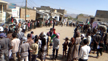 مسيرة ووقفة طلابية في الجوبة بمأرب تضامنا مع أطفال غزة