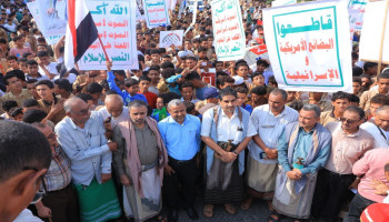 مسيرة طلابية بمدينة الحديدة نصرة لغزة وتنديدا بالمجازر الصهيونية