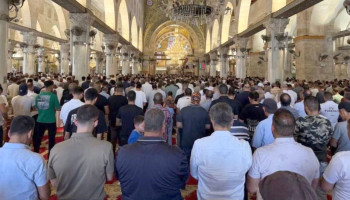 50 ألفاً يؤدون صلاة الجمعة في المسجد الأقصى المبارك