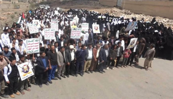 مسيرة لطلاب جامعة البيضاء تنديدًا بجرائم الإبادة والتجويع بقطاع غزة