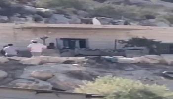 مستوطنون صهاينة يعتدون على منزل في ترقوميا غربي الخليل