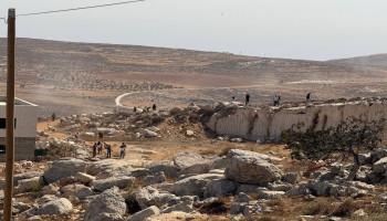 مستوطنون صهاينة يقتحمون دير جرير برام الله ويطلقون الرصاص