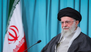 السيد الخامنئي: إيران لا تحتاجُ القنابل النووية ولن تتراجع عن حقها في تخصيب اليورانيوم