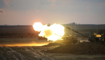 مدفعية العدو تقصف شرق مدينة غزة والزوارق تستهدف شاطئ رفح