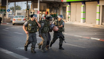 قوات العدو تشن حملة اعتقالات واسعة في الضفة