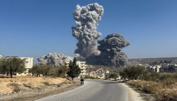 مقتل 5 أشخاص بانفجار مستودع ذخيرة في إدلب شمال غربي سوريا