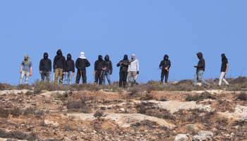 مستوطنون صهاينة يشنون هجمات في مناطق متعددة من الضفة المحتلة