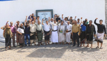 كوادر ضرائب القات بالحديدة يزورون النصب التذكاري للشهيد الصماد