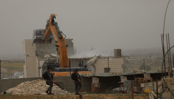 العدو الصهيوني يهدم 40 منشأة في كفر عقب ويواصل حصار شمال القدس