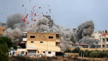 العدو يواصل خروقاته .. غارات جوية ونسف مبانٍ سكنية وارتقاء شهداء بقطاع غزة