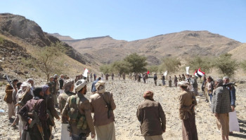 مسير راجل ووقفة وتطبيق لخريجي دورات التعبئة في همدان بصنعاء