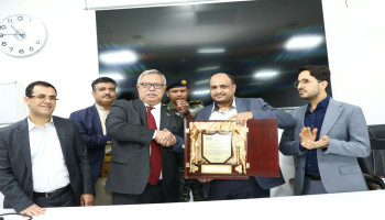 بن حبتور يكرم قيادتي المستشفى العسكري والمركز العسكري للقلب بصنعاء