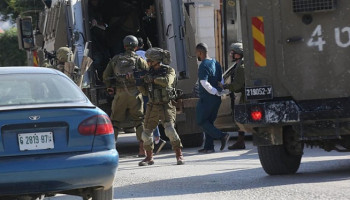 قوات العدو تشن حملة اقتحامات واعتقالات واسعة في الضفة الغربية