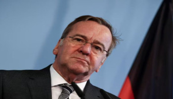 وزير الدفاع الألماني: لن نشارك عسكريا في تأمين مضيق هرمز