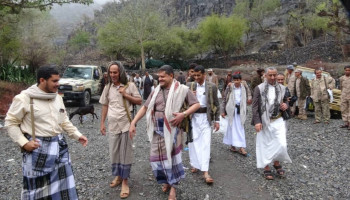 قيادة مكتبي هيئة الأوقاف بتعز وذمار تزور المرابطين في المحور الشرقي بتعز