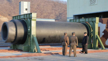 الزعيم الكوري الشمالي يشرف على اختبار محرك صاروخي يعمل بالوقود الصلب