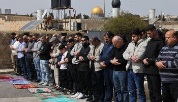 العدو يواصل إغلاق المسجد الأقصى لليوم الـ36 وسط تحذيرات من تداعيات خطيرة