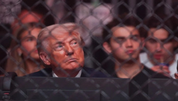 مطالبات أمريكية واسعة بعزل المجرم ترامب لعدم أهليته