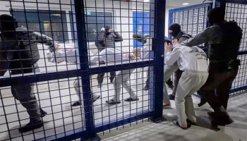 أكثر من 9600 أسير يعيشون ظروفاً صعبة في سجون العدو الصهيوني