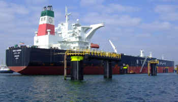 وكالة تسنيم: سفينة الشحن "شجاع-2" تعبر مضيق هرمز رغم الحصار الأميركي