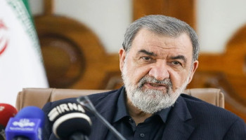 رضائي: تصريحات ترامب المتناقضة لا تتوافق مع شعار "أميركا أولاً"