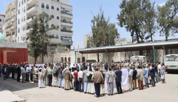 وقفة بوزارة الإدارة والتنمية المحلية تنديداً بالإساءة للقرآن الكريم