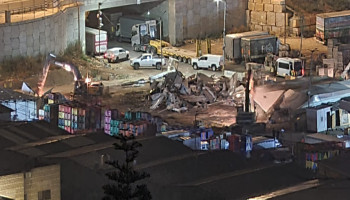 قوات العدو تدمر محالاً تجارية في حسبة بيتا بنابلس
