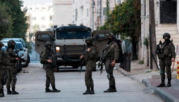 العدو يشن حملة مداهمات واعتقالات واسعة في الضفة الغربية