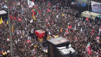 العراق: حشود غفيرة تشيّع الشهيد السيد علي الخامنئي في كربلاء