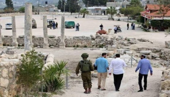 مستوطنون صهاينة يقتحمون موقع سبسطية الأثري