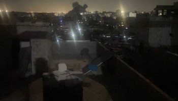 طائرات العدو تدمّر بناية سكنية شرق مدينة غزة