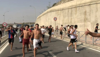 إسبانيا: نحو 60 ألف مهاجر عبروا من المغرب إلى سبتة خلال 24 ساعة