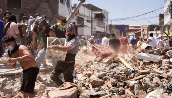 زلزال بقوة 7.4 درجات يودي بحياة أكثر من 100 شخص غرب كولومبيا