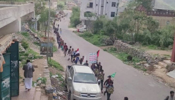 مسير وعرض طلابي بمديرية جبل المحويت إحياءً لذكرى المولد النبوي