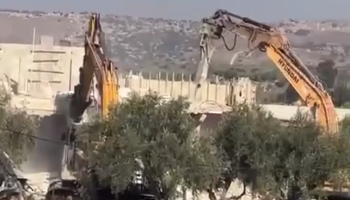 العدو الصهيوني يخطر بهدم ووقف بناء منازل في بيت لقيا جنوب غرب رام الله