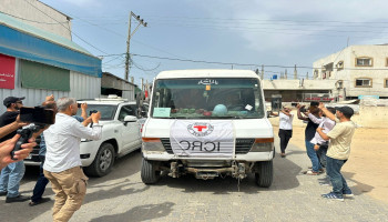 العدو يفرج عن 35 أسيرا من قطاع غزة بينهم سيدة