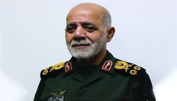 رئيس أركان القوات المسلحة الإيرانية يتفقّد منشأة صواريخ باليستية تحت الأرض
