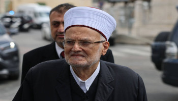 الشيخ عكرمة صبري يدعو لشد الرحال للأقصى ويحذر من الأخطار المحدقة